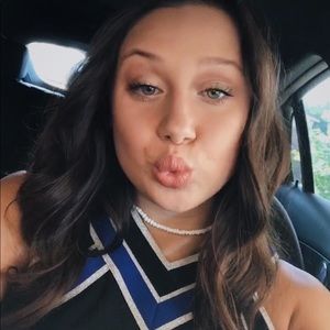 Meet your Posher, Issy